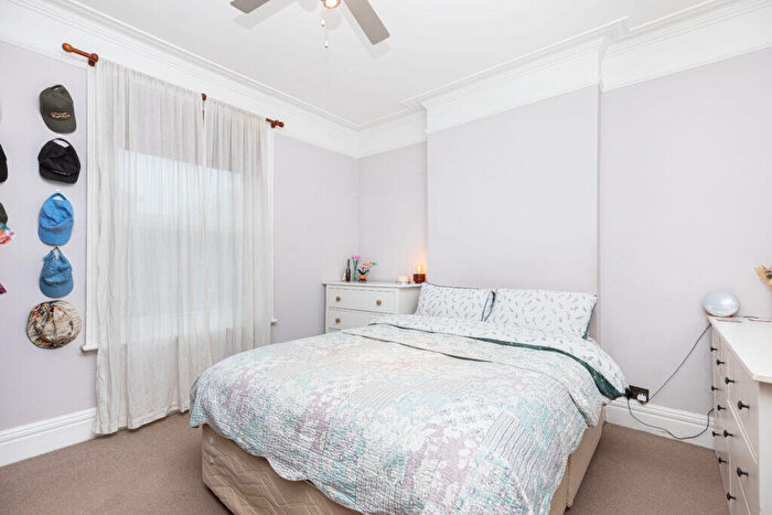 2 Bedroom Flat For Sale In Ensbury Avenue, Bournemouth, Dorset, BH10
