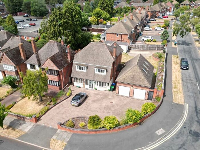 5 Bedroom Detached House For Sale In Pear Tree Drive, Great Barr, Birmingham, B43