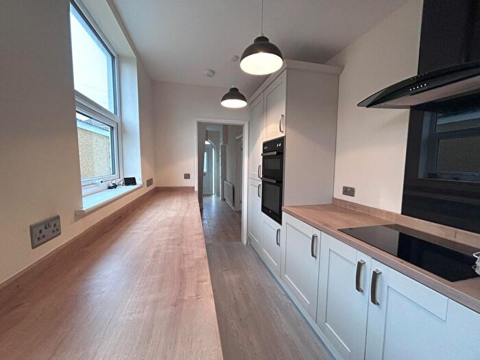 3 Bedroom Semi Detached House To Rent In Pembroke Road, Kingswood, Bristol, BS15