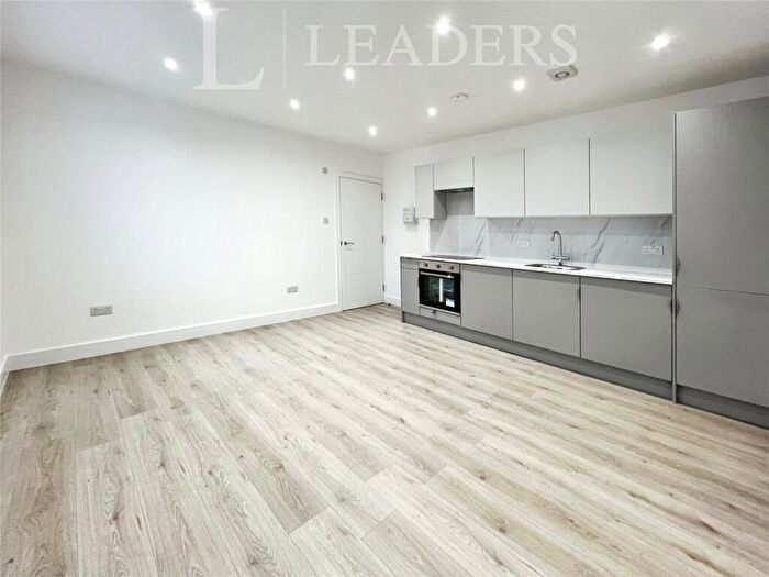 1 Bedroom Flat To Rent In Cornwalls Meadow, MK18