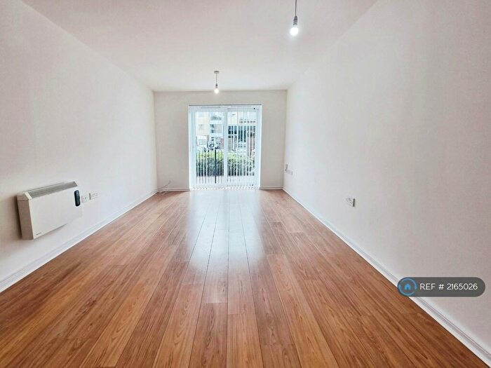 2 Bedroom Flat To Rent In Bolton Road, Blackburn, BB2