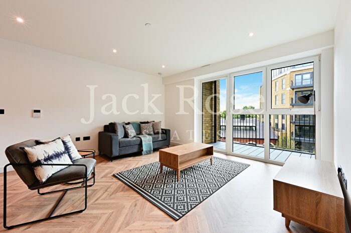 2 Bedroom Flat To Rent In Royal Exchange, Heritage Walk, Kingston Upon Thames, Surrey, KT1