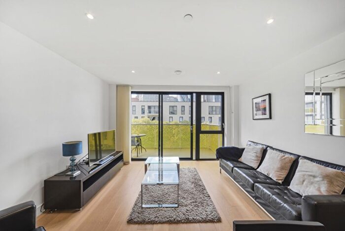 2 Bedroom Flat To Rent In Kensington Apartments, Commercial Street, E1