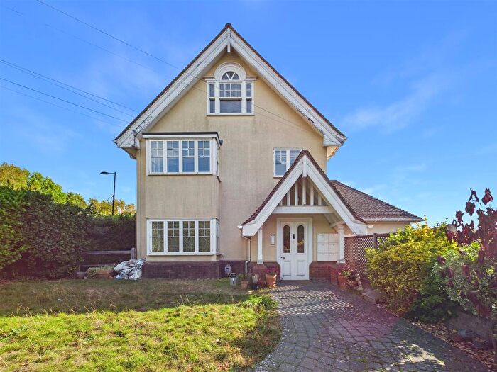 2 Bedroom Flat For Sale In Woodcote Grove Road, Coulsdon, CR5