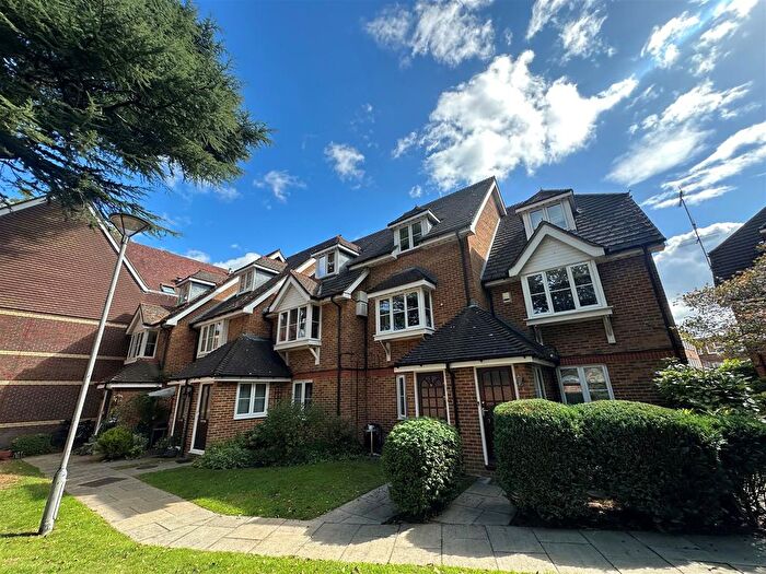 1 Bedroom Flat To Rent In The Cloisters, St Marys View, Watford, WD18