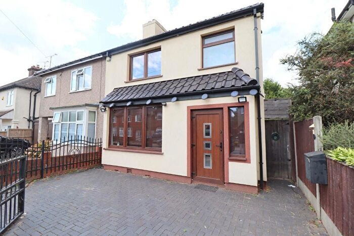 5 Bedroom Semi-Detached House To Rent In Richmond Hill, Luton, Bedfordshire, LU2