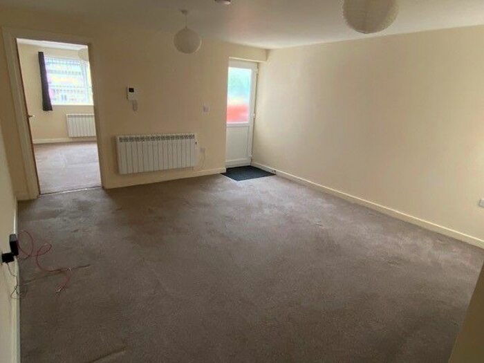 1 Bedroom Flat To Rent In High Road, Southampton, SO16