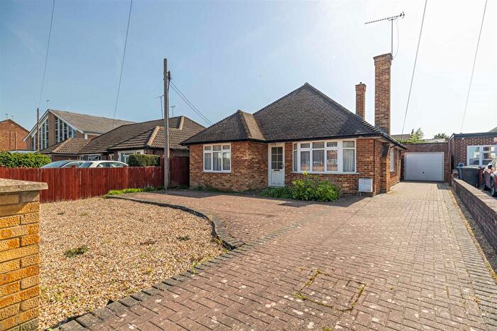 3 Bedroom Detached Bungalow For Sale In Dedworth Road, Windsor, SL4