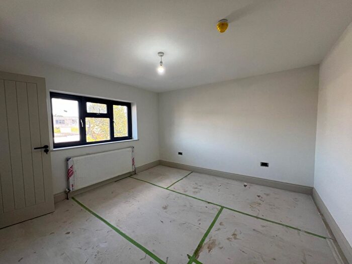 5 Bedroom Semi-Detached House To Rent In Everest Road, Staines, TW19