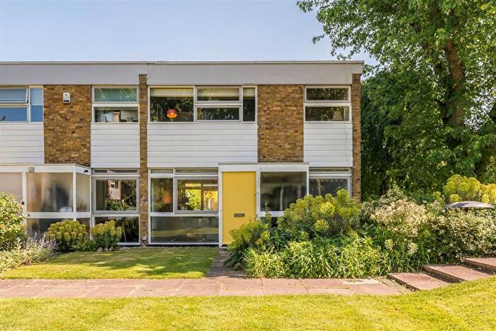 3 Bedroom Property For Sale In The Plantation, Blackheath, SE3