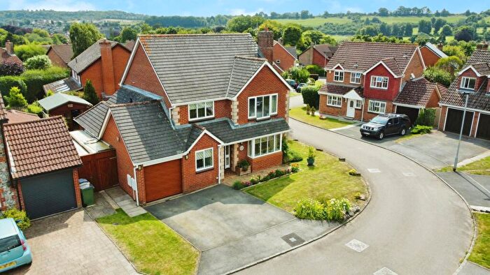 5 Bedroom Detached House For Sale In Falkner Close, Marlborough, SN8