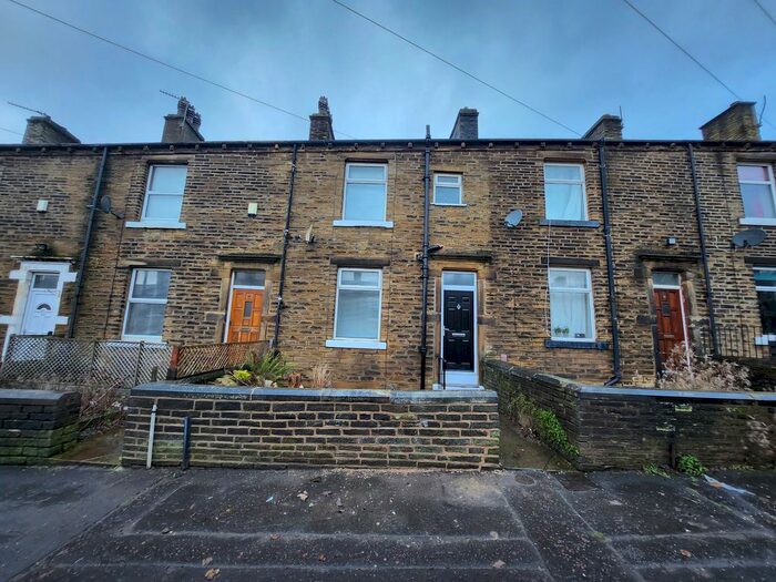 3 Bedroom Terraced House To Rent In Emscote Grove, Halifax, HX1