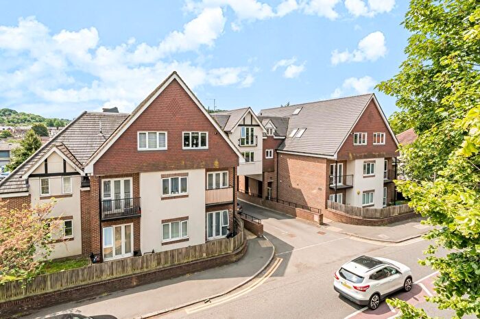 1 Bedroom Flat For Sale In High Wycombe, West Wycombe, Buckinghamshire, HP12