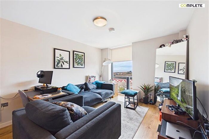 2 Bedroom Flat For Sale In Quay Central, Jesse Hartley Way, Liverpool., L3