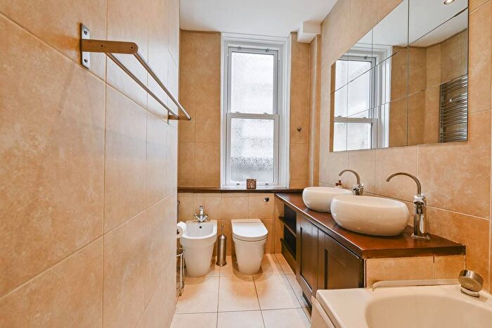 2 Bedroom Flat To Rent In Grays Inn Road, Bloomsbury, London, WC1X