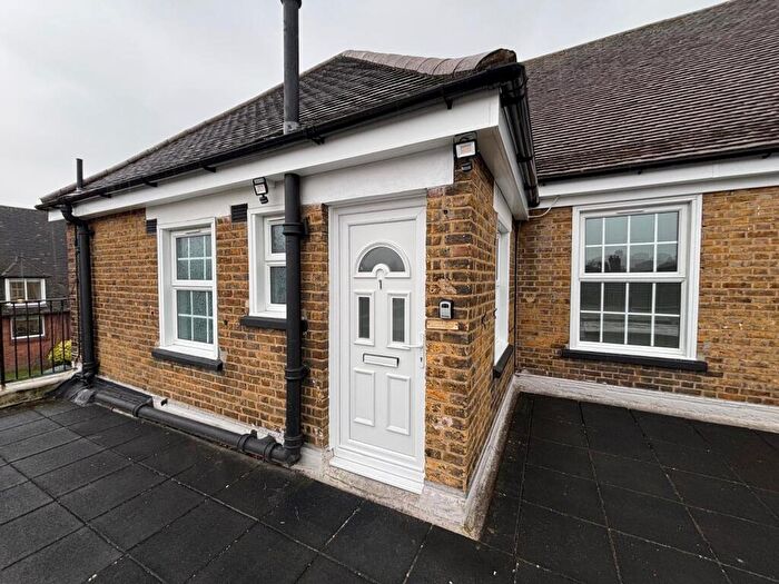 3 Bedroom Flat To Rent In Westhorne Avenue, Eltham, SE9