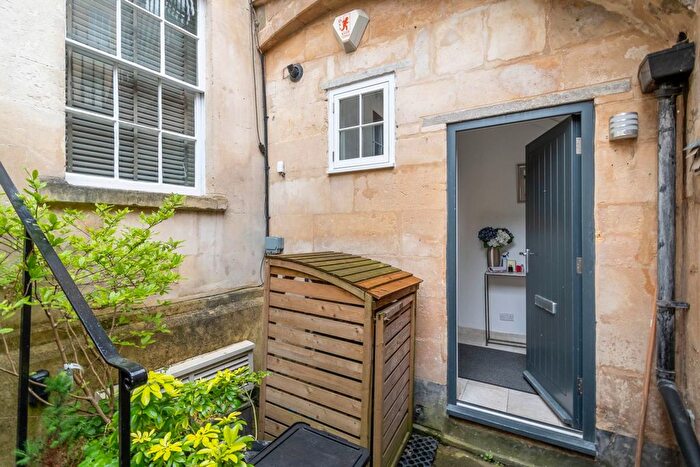 2 Bedroom Flat To Rent In Henrietta St, Bath, BA2