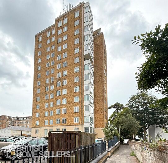 2 Bedroom Apartment For Sale In West Cliff Road, Bournemouth, Dorset, BH2