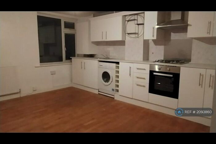 2 Bedroom Flat To Rent In Oxford Street, Whitstable, CT5