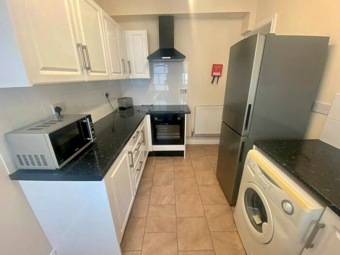 1 Bedroom Flat To Rent In Sketty Road, Uplands, Swansea, SA2