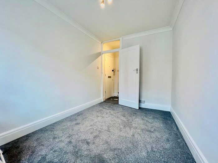2 Bedroom Flat To Rent In Park Lane, Croydon, CR0