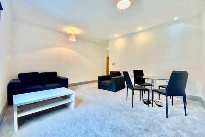 2 Bedroom Apartment To Rent In North Street, LS2