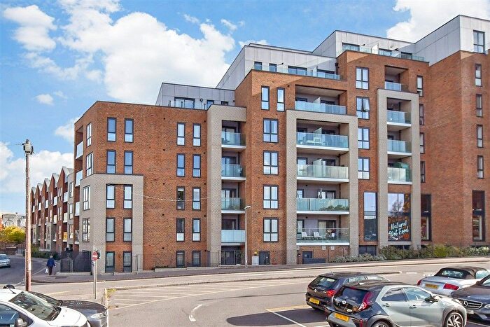 1 Bedroom Flat For Sale In Queens Road, East Grinstead, West Sussex, RH19