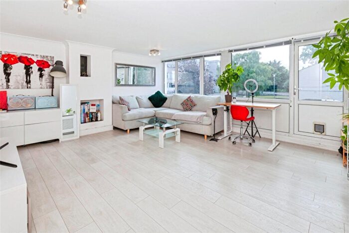 3 Bedroom Apartment For Sale In Mountbatten Square, Windsor, Berkshire, SL4