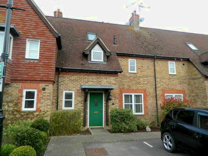 2 Bedroom Property To Rent In Bluecoat Pond, Christs Hospital, Horsham RH13