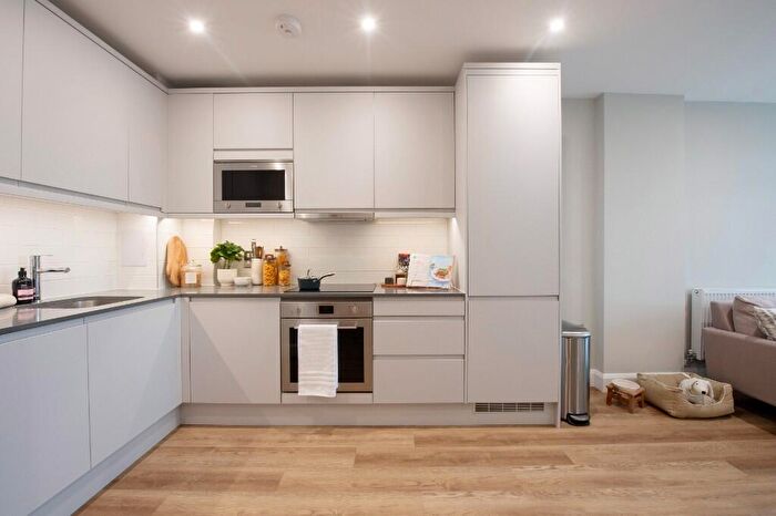 Apartment To Rent In Moat Street, London, SW11