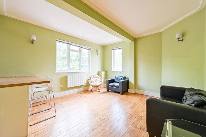 2 Bedroom Flat To Rent In The Highway, Wapping, London, E1W