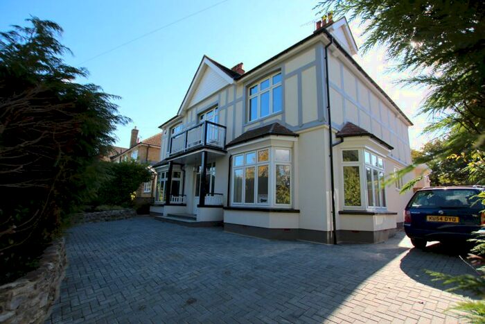 5 Bedroom Detached House To Rent In Woking, GU22