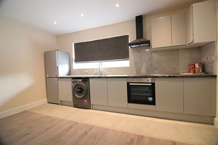 2 Bedroom Flat To Rent In Kingsley Road, Hounslow, TW3