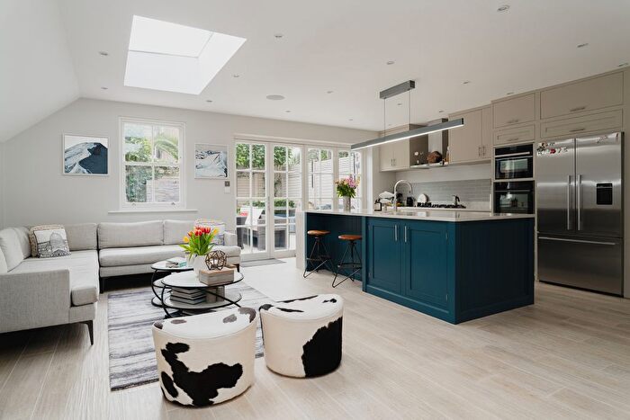 4 Bedroom Property For Sale In Roxwell Road, Sheperd's Bush, London, W12