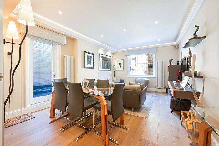 2 Bedroom Flat For Sale In Montagu Square, Marylebone, W1H