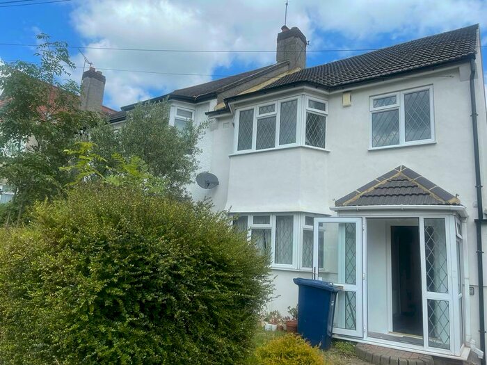 4 Bedroom House To Rent In Laurel Way, London, N20