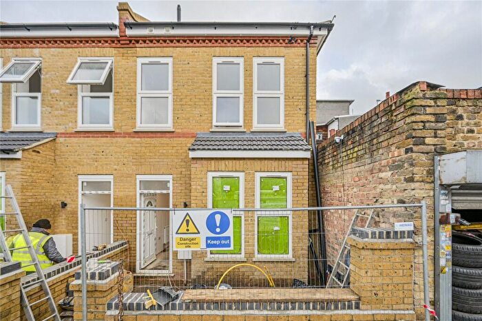2 Bedroom End Of Terrace House For Sale In Grainger Road, Wood Green, London, N22