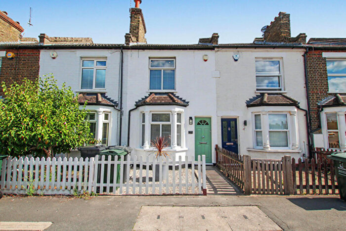 3 Bedroom Cottage For Sale In Leyton Cross Road, Wilmington, DA2
