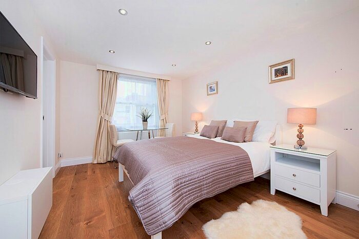 Studio To Rent In Queensway, London, W2