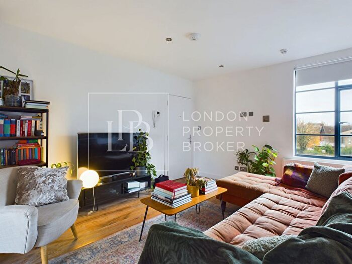 1 Bedroom Flat To Rent In Church Path, London, E11