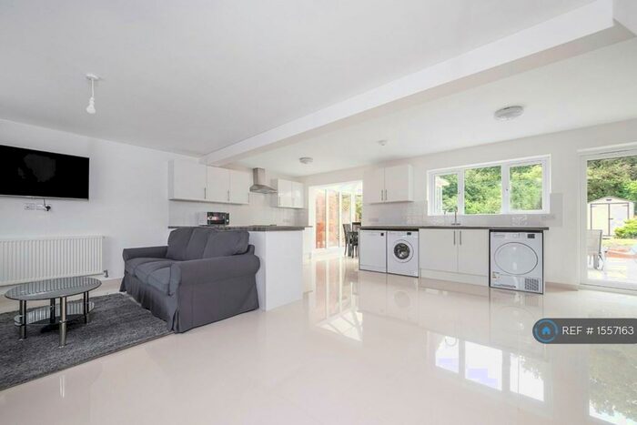 6 Bedroom Semi-Detached House To Rent In Applegarth Avenue, Guildford, GU2