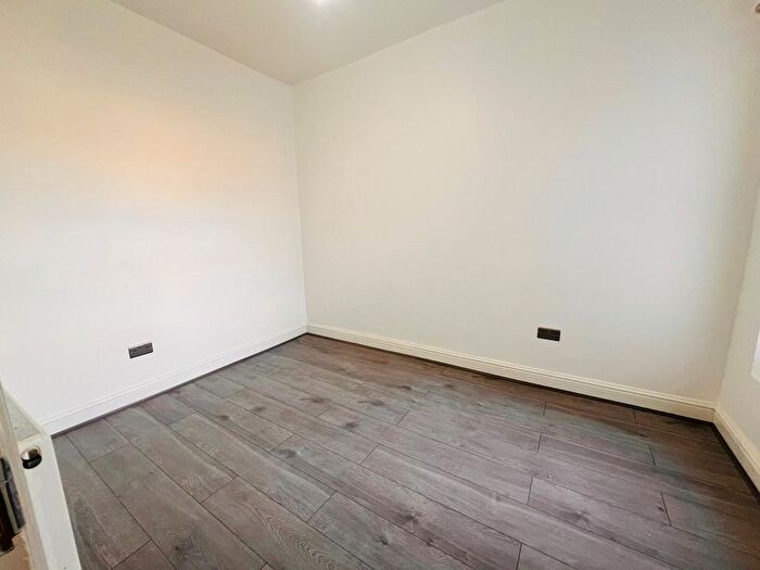 6 Bedroom Terraced House To Rent In Glenny Road, Barking, IG11