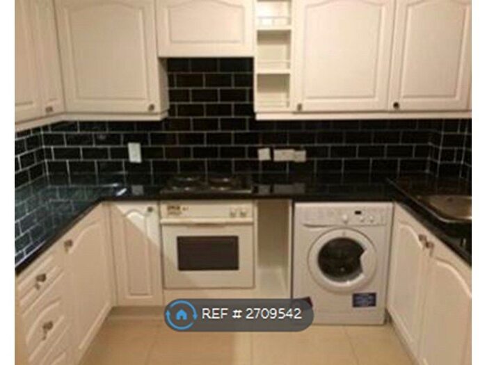 1 Bedroom Flat To Rent In Tudor House, Mitcham, CR4