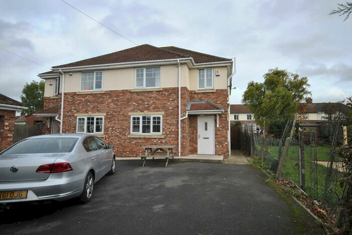 3 Bedroom Semi-Detached House To Rent In Hyperion Way, New Rossington, DN11