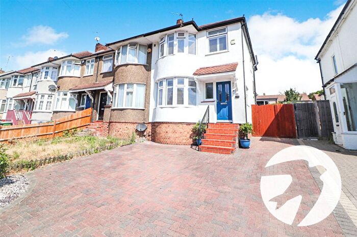 3 Bedroom Semi Detached House For Sale In Eversley Avenue, Bexleyheath, DA7