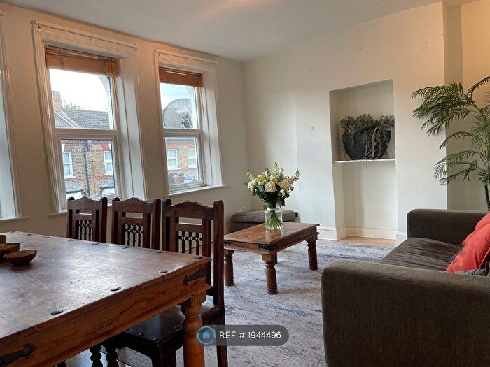3 Bedroom Maisonette To Rent In London, London, SE24