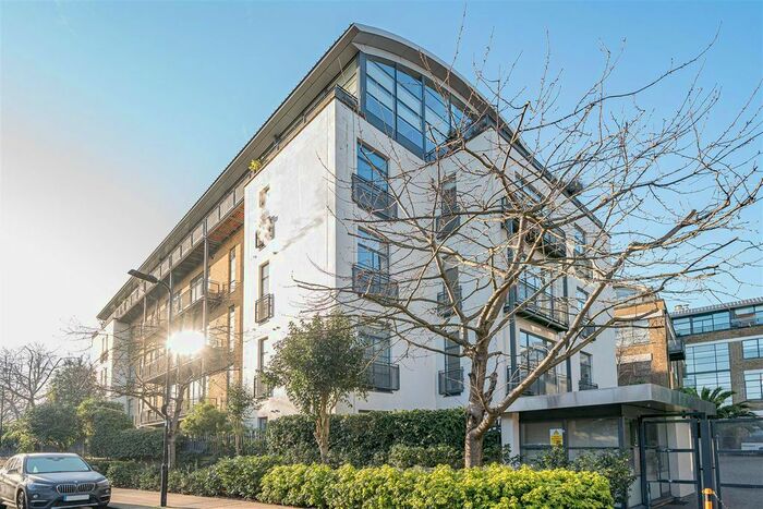 2 Bedroom Flat To Rent In Evershed Walk, London, W4