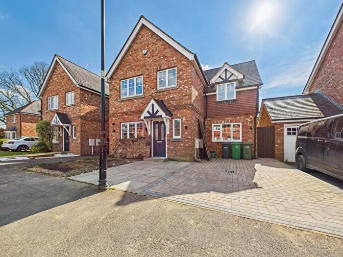 4 Bedroom House To Rent In CherryTreesCoulsdonSurrey, CR5