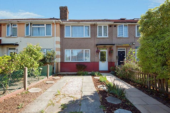 3 Bedroom Terraced House For Sale In Benhurst Avenue, Hornchurch, RM12