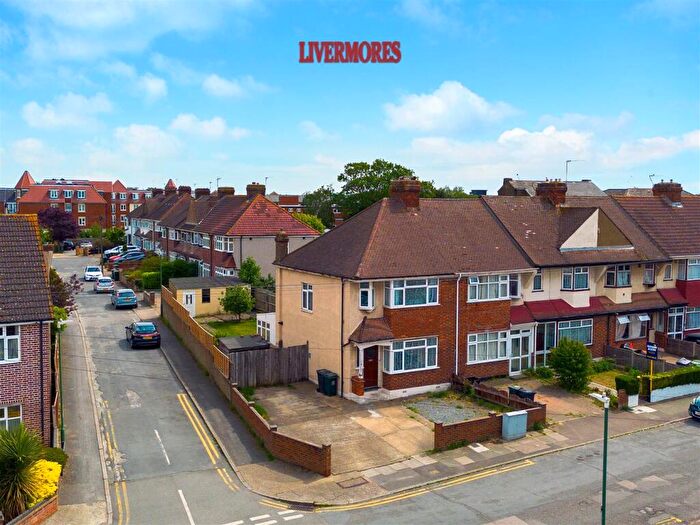 3 Bedroom End Of Terrace House For Sale In West Hill Drive, Dartford, DA1